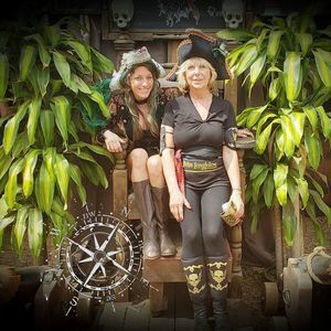 Meet your Posher, Crystal